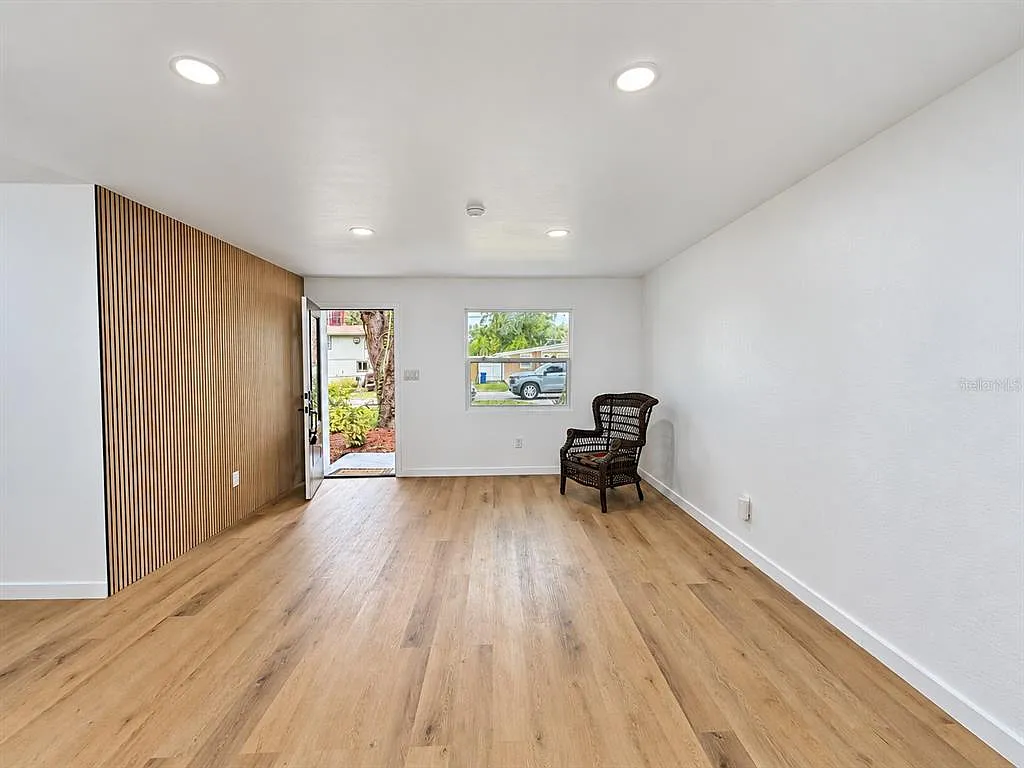 3 bed, 1.0 bath, 1176 sqft, $2,800 — Photo 3