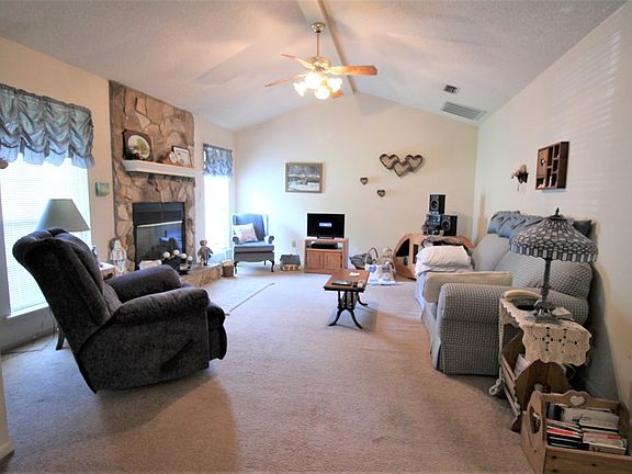 2nd image of 949 Lakeside Dr