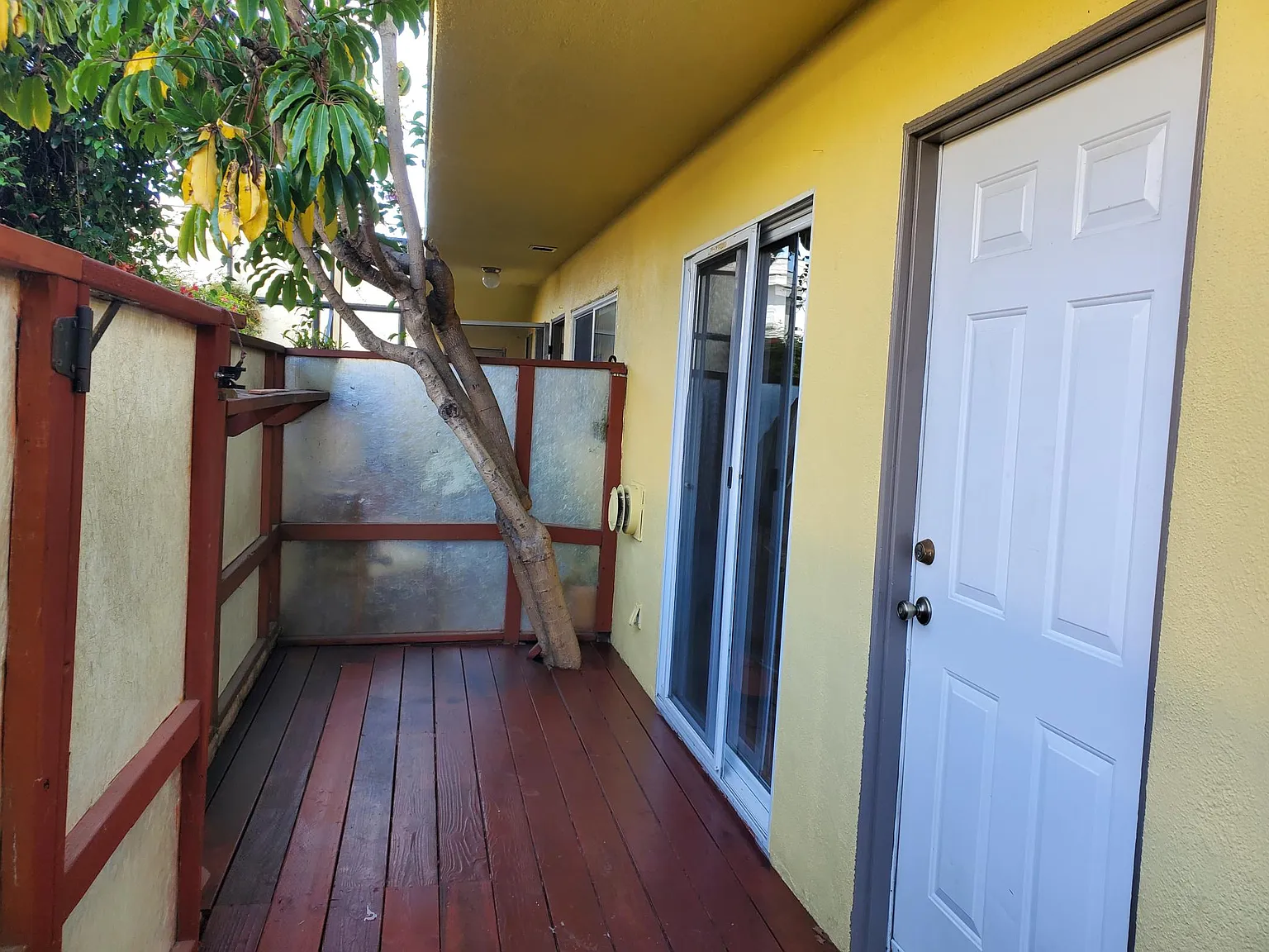 616 Broadway St — Photo 4