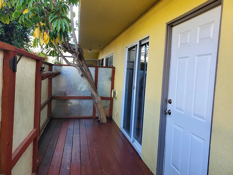 616 Broadway St #2 — Photo 4