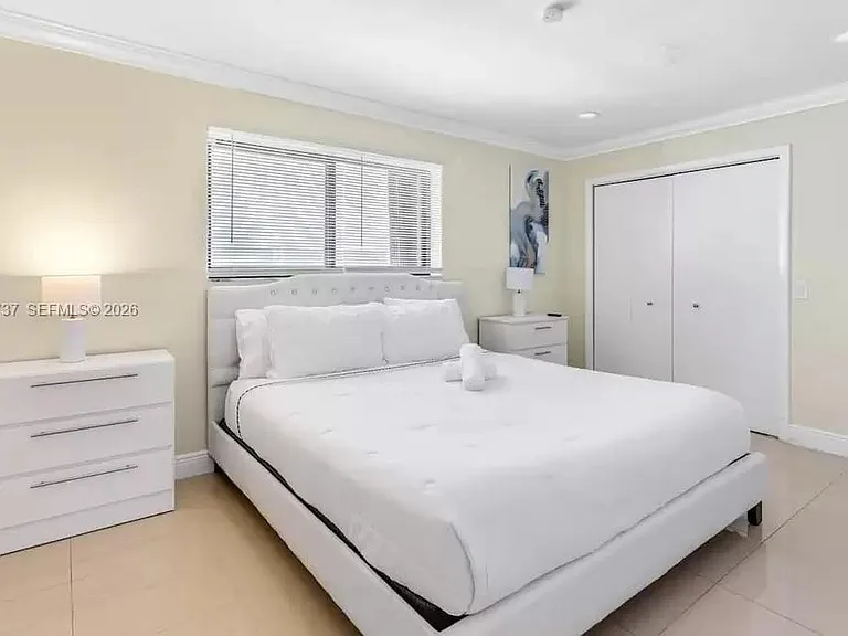 437 Holiday Dr — Photo 12