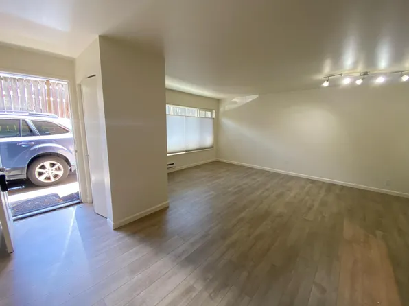 1750 NW 58th St APT 4, Seattle, WA 98107