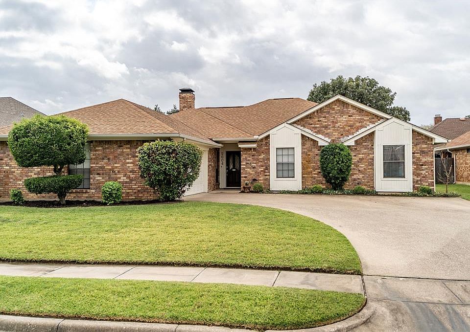 1st image of 2604 Stone Hollow Dr