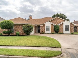 2604 Stone Hollow Dr, Bedford, TX 76021