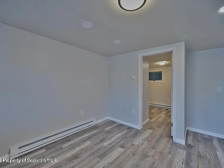 200 Center St — Photo 8