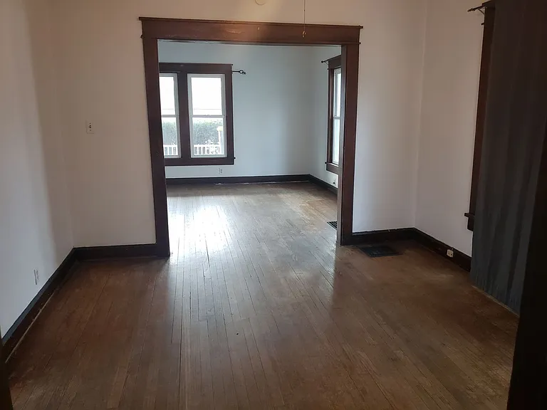 1009 S Walnut St — Photo 9