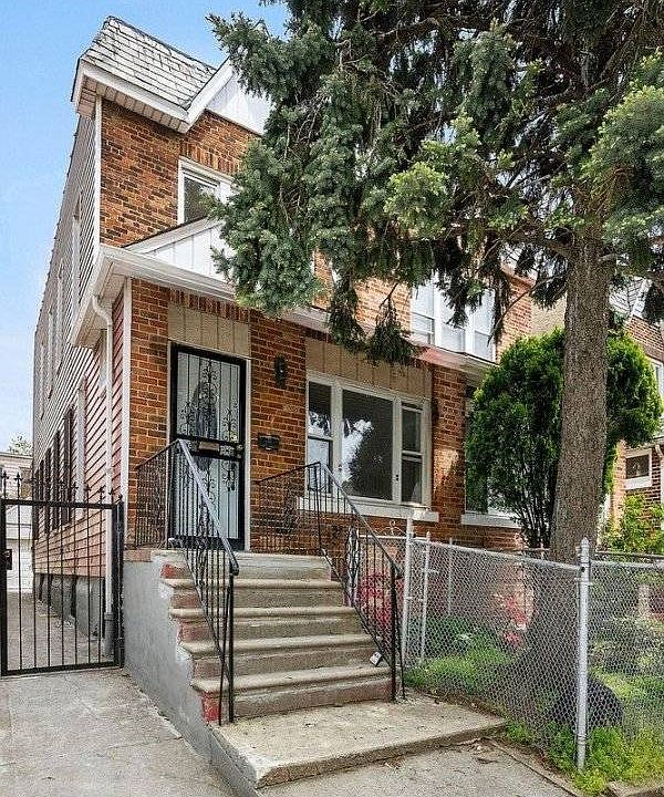 1st image of 2555 98th St