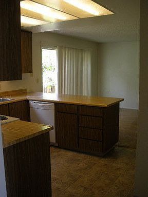 3rd image of 113 Stirling Dr