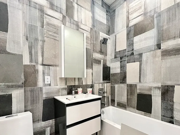 435 Dekalb Ave #1L — Photo 6