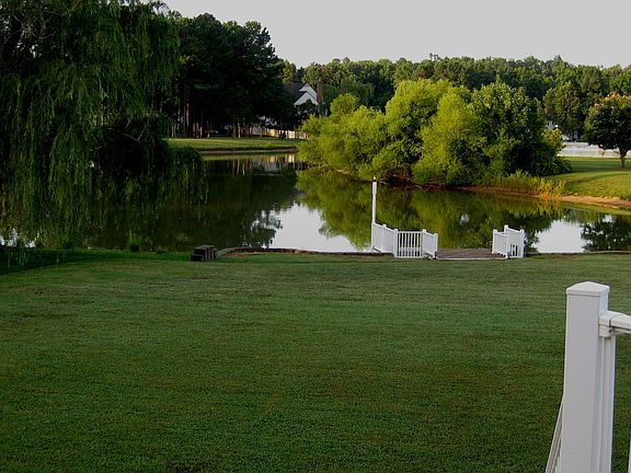 Pond_at_rear_08292021
