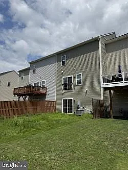 3 bed, 4.0 bath, 2362 sqft, $2,095 — Photo 2