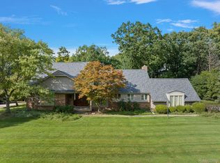 1872 W Bend Dr, Bloomfield Hills, MI