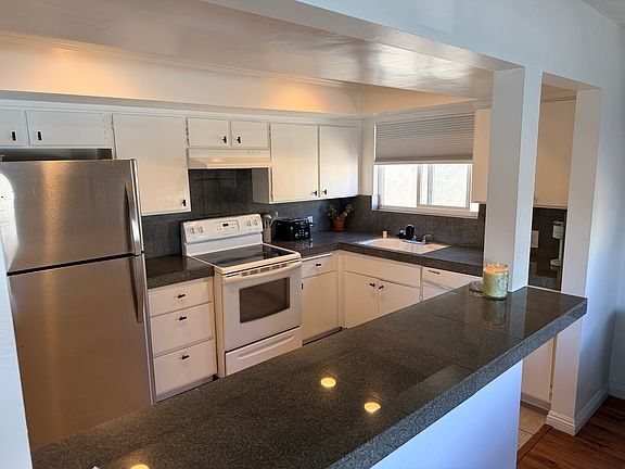 Kitchen - Refrigerator, Stove/Oven and Dishwasher