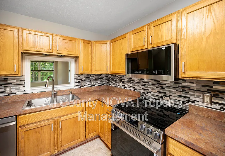 610 Kensington Dr — Photo 23
