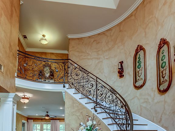 BEAUTIFUL STAIRCASE