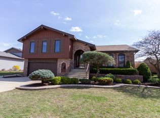 571 Mistic Harbour Ln, Schaumburg, IL 60193