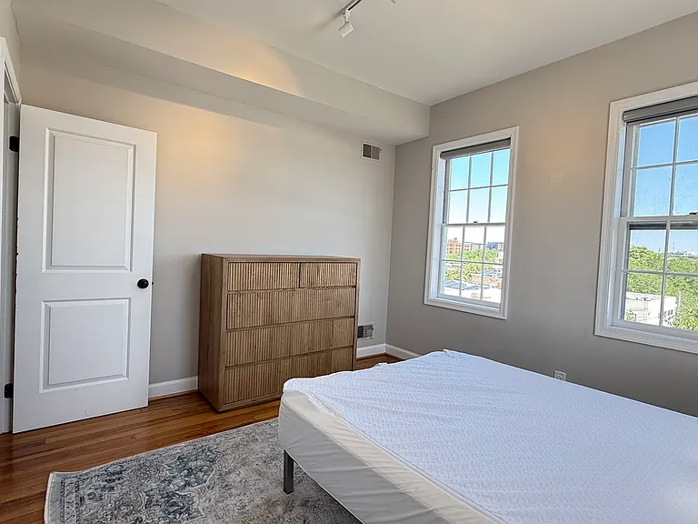 1118 F St NE #3 — Photo 40