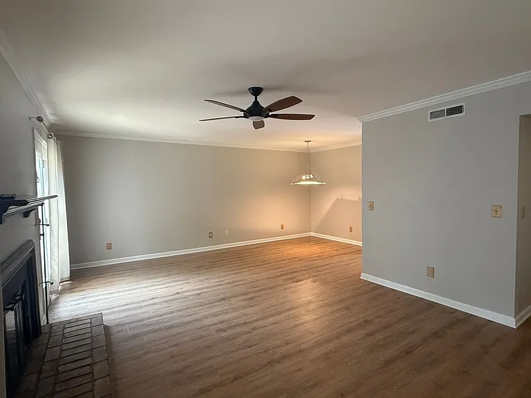 502 Brentwood Point — Photo 4
