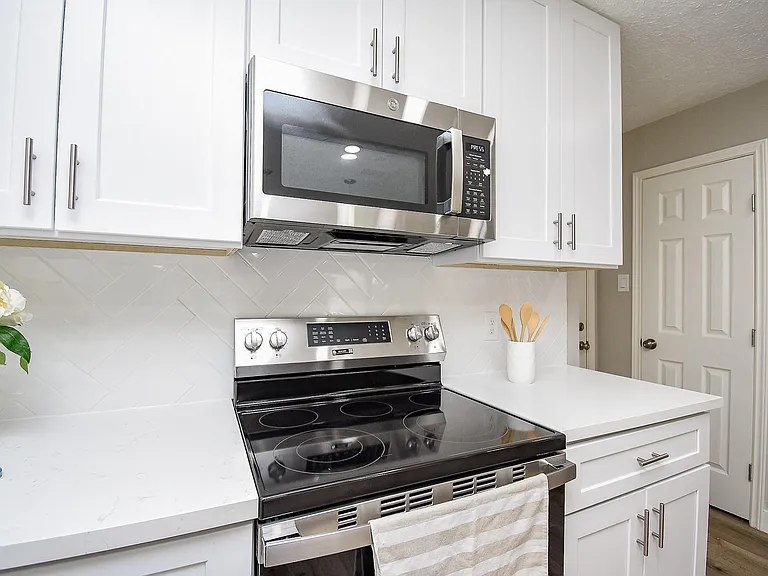 2835 Colony Dr — Photo 10