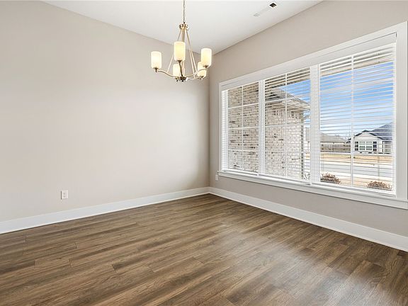 5th image of 4614 Hamlet St