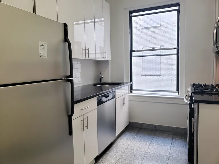 515 W 113th St #5P — Photo 4