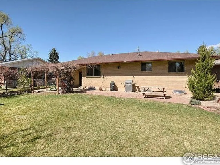517 Deines Ct — Photo 2