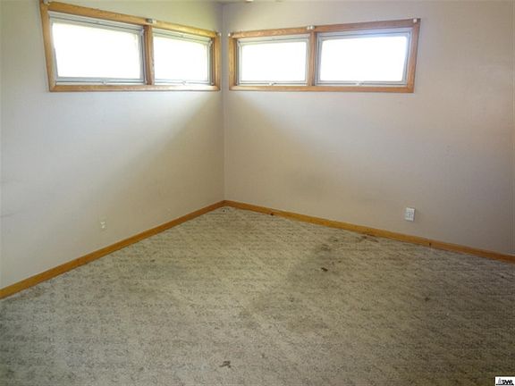 5th image of 819 E Claflin Ave