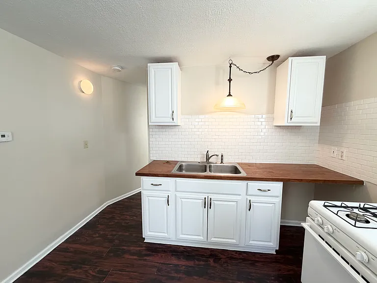 345 Park St #1 — Photo 3