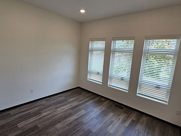 3rd image of 416 E Cottage Grove Ave #102
