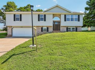 34058 Sailboat Ct, Brighton, IL 62012
