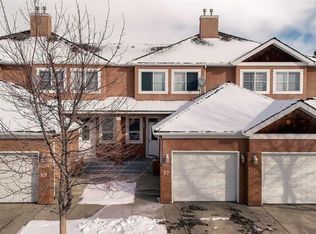 97 S Royal Mnr NW, Calgary, AB T3G 5T5