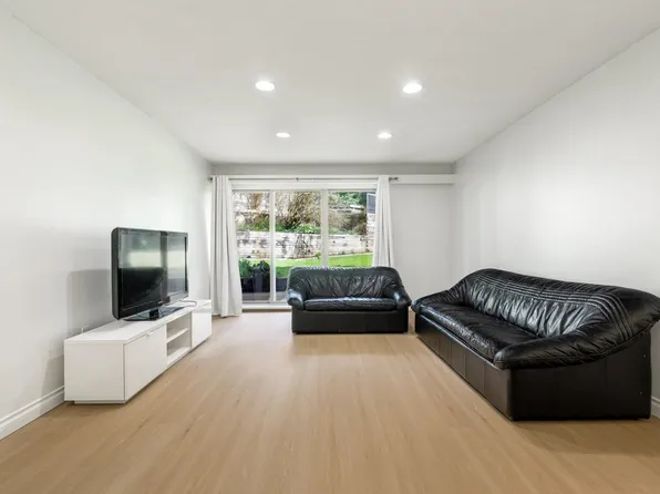 9857 Manchester Dr #101, Burnaby, BC V3N 4P5