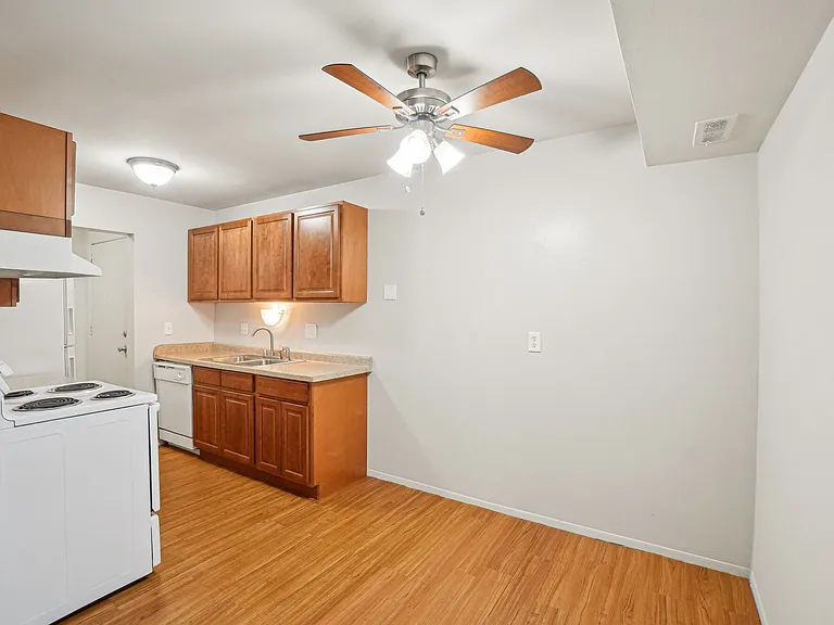 Ashbury Place Apartments — Photo 15
