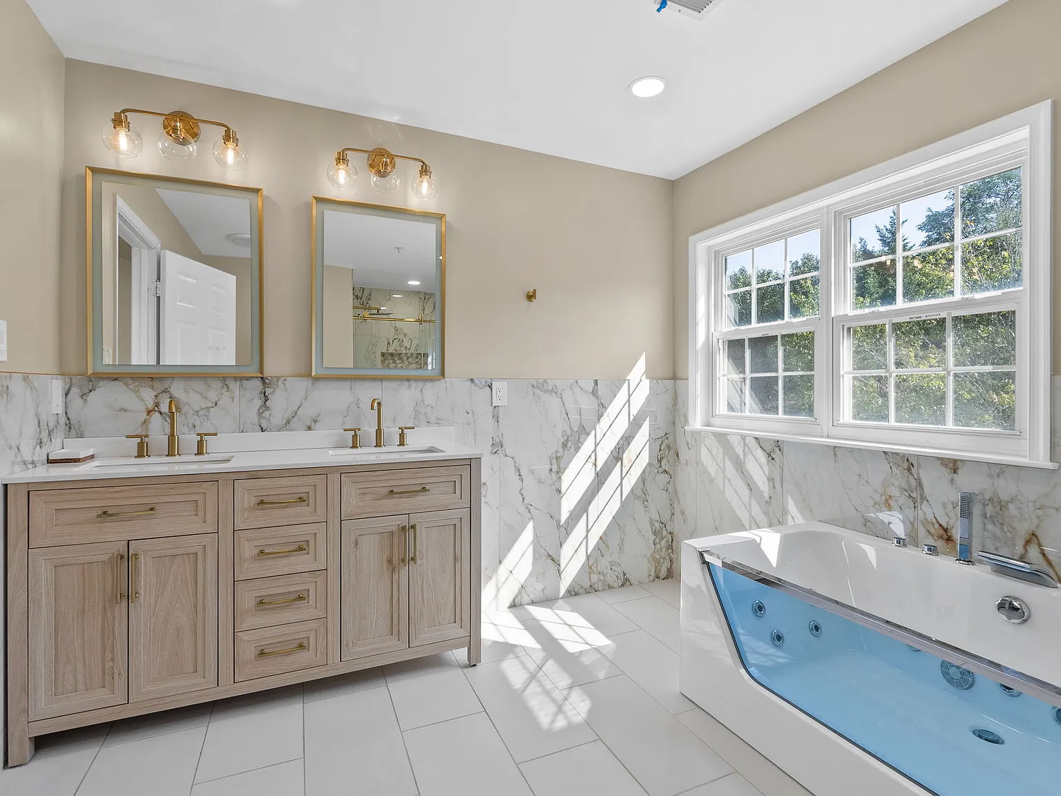 4 bed, 3.5 bath, 3000 sqft, $4,500 — Photo 2
