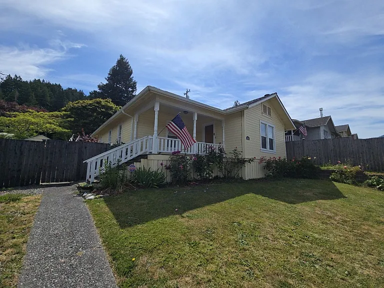 526 B St — Photo 1