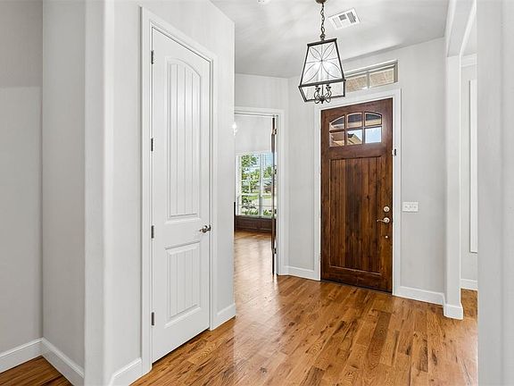 4th image of 908 Trisha Ln