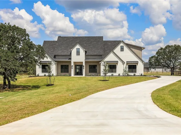 7933 Stiteler Dr, Bryan, TX 77808