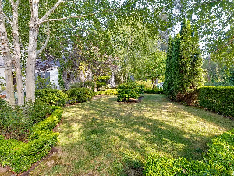 1434 Fernwood Dr — Photo 2
