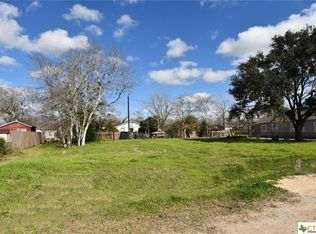 1006 E Commercial St, Victoria, TX 77901