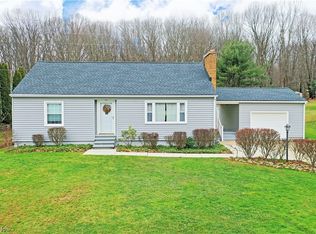 438 Golf Dr SE, Brookfield, OH 44403