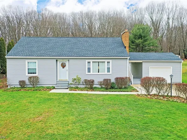 438 Golf Dr SE, Brookfield, OH 44403