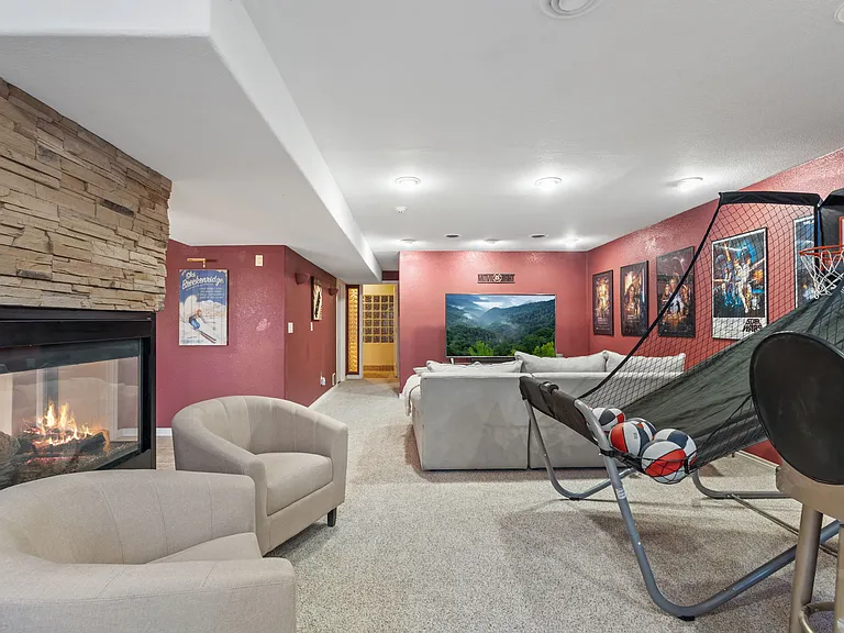 4350 Reginold Ct — Photo 34