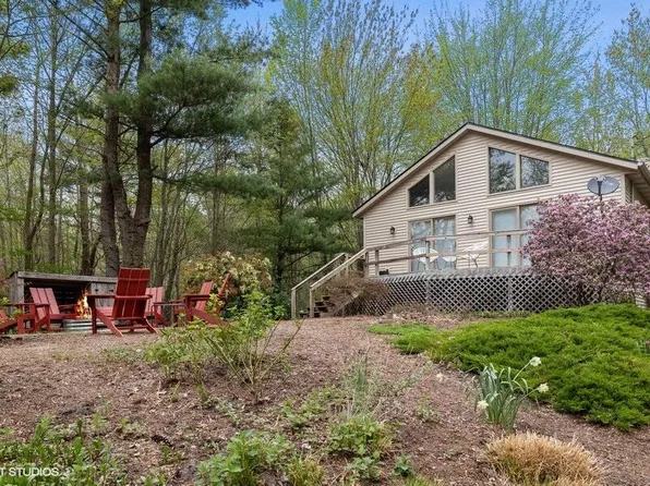6475 Old Allegan Rd, Saugatuck, MI 49453