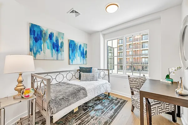 Sold by Amorelli Realty | media 9