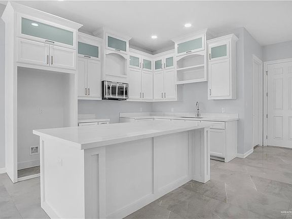 4th image of 607 N 9th St