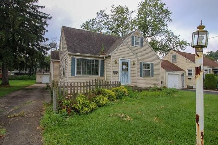 1st image of 83 Meadowbrook Ave