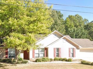 1904 Holly Hill Dr, Tupelo, MS 38801