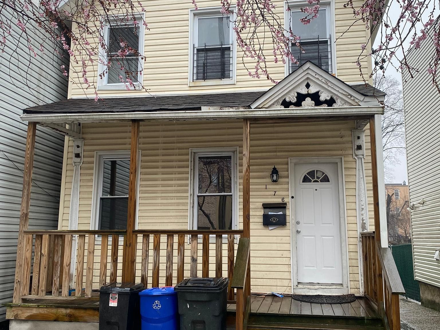 176 Saint Marys Ave 1, Staten Island, NY 10305 Zillow