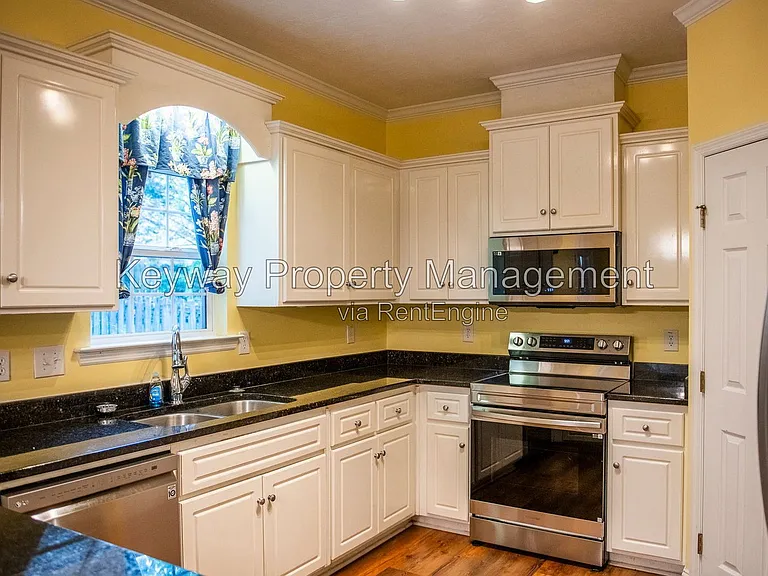 242 Stonington Dr — Photo 7