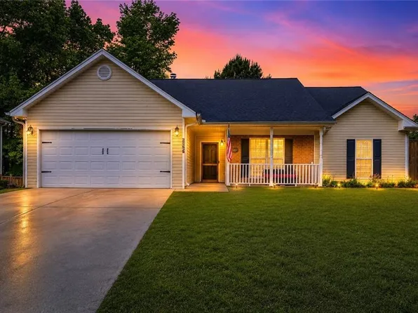 5825 April Dr, Sugar Hill, GA 30518